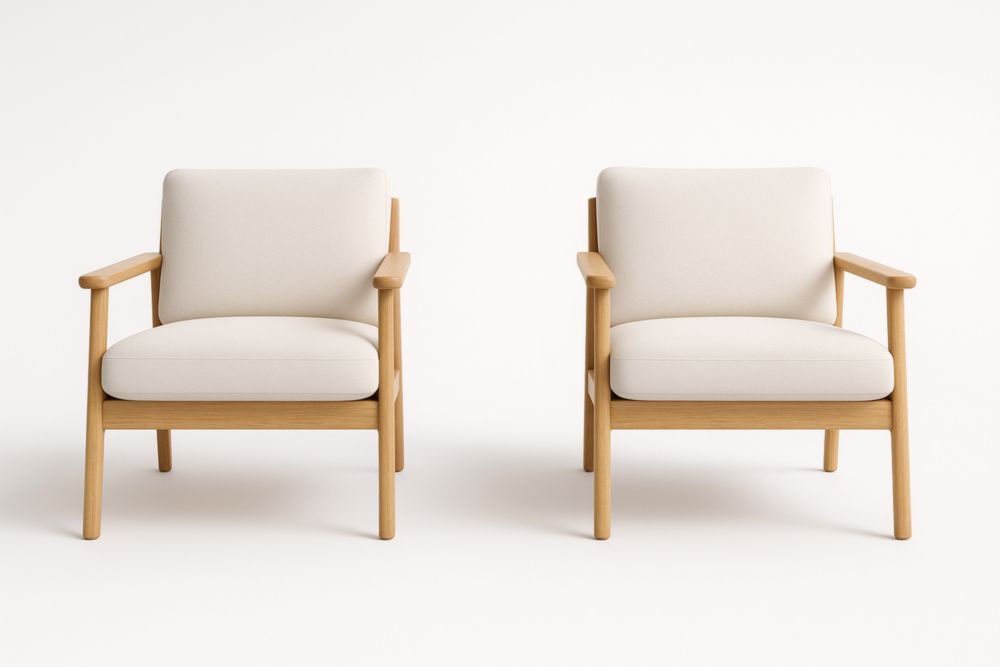 Paire de fauteuils en bois et tissu beige